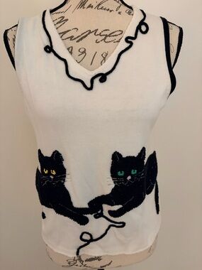 Vintage Sleeveless Knit Sweater with Black Trim